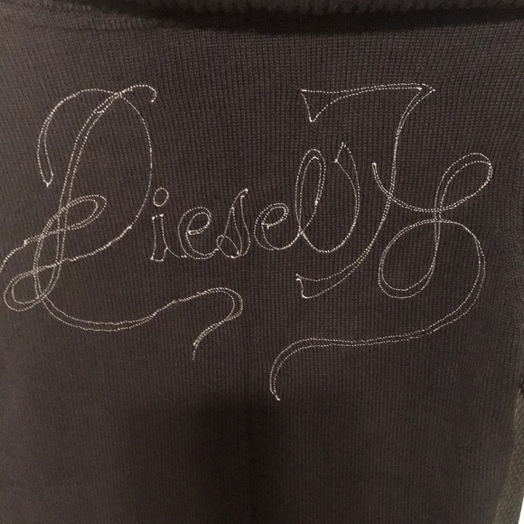 Diesel embroidered knit sweater. 3 adjustable buttons to change neck line - Picture 10 of 10